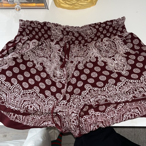 i the wild- interesting print shorts - Picture 2 of 2